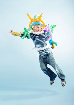 Funny-Kids-wearing-balloons-02