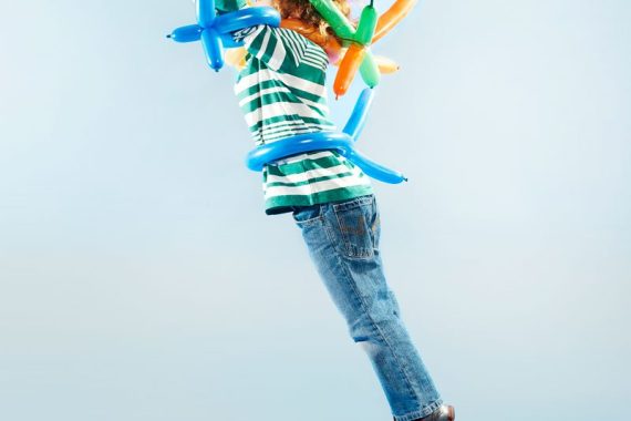 Funny-Kids-wearing-balloons-03