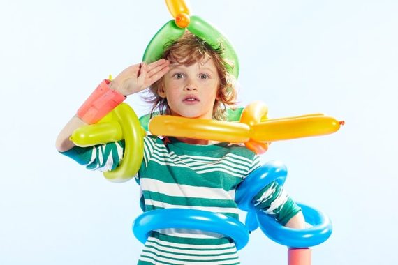 Funny-Kids-wearing-balloons-04-min