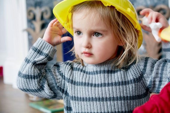 Lifestyle-kid-yellow-hat